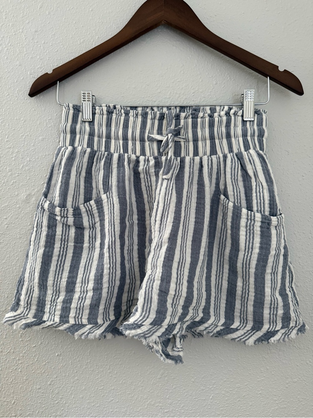 Pink Lily Blue White Striped Frayed Hem Summer Shorts Smocked Waist Medium